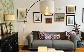 Stunning Flat Burnside Location